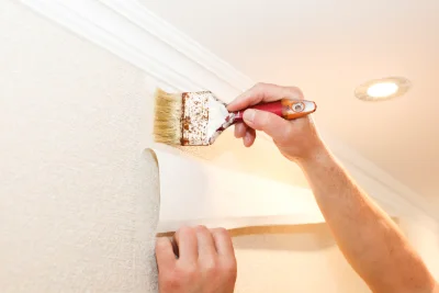 Pose de papier peint à Cornillé-les-Caves — revêtements muraux et toiles de verre